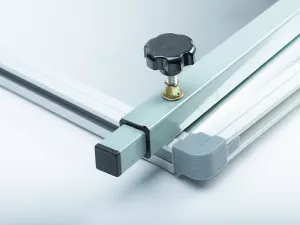 Topdrop – Magnetický flipchart 70x100 s výsuvnými rameny a nastavením výšky. ARTA | Kancelářská technika od Topdrop.cz