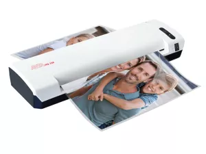 Kancelářský laminátor ARTA HQ 336 A3 s rychlým ohřevem do formátu A3 a integrovaným řezacím pravítkem a zaoblovačem.