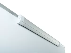 Topdrop – Moderační tabule ARTA s bílým lakovaným magnetickým povrchem. | Kancelářská technika od Topdrop.cz