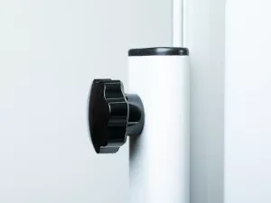Topdrop – Moderační tabule ARTA s bílým lakovaným magnetickým povrchem. | Kancelářská technika od Topdrop.cz