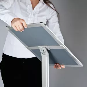 Topdrop – Informační tabule na stojanu 120 cm, A3 na šířku i výšku. MT DISPLAYS | Kancelářská technika od Topdrop.cz