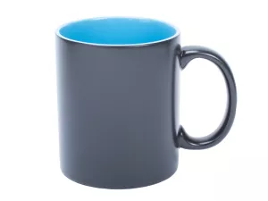 Matný měnící černý hrnek s barevným lesklým vnitřkem - modrý
