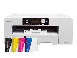 Inovovaná sublimační tiskárna A3 s rozlišením až 4880 x 1200 dpi se standardní sadou UHD inkoustů 4 x 31 ml.
