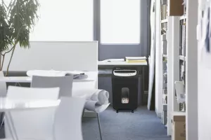 Topdrop – Skartovací stroj atraktivního designu pro střední kanceláře. | Kancelářská technika od Topdrop.cz