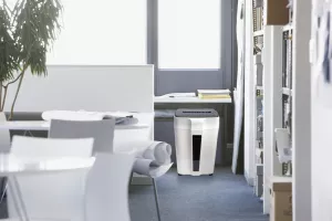 Topdrop – Elegantní skartovací stroj s příčným řezem ve stupni utajení- tajné. AT | Kancelářská technika od Topdrop.cz