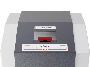 Topdrop – Profesionální skartovačka Kobra GAMBLER pro kasina: bezpečné zničení žetonů, karet a kostek. Výkon, kompaktnost a úspora energie. | Kancelářská technika od Topdrop.cz