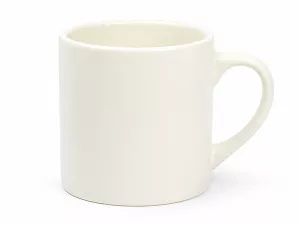 Hrneček na espresso v pastelové béžové barvě.