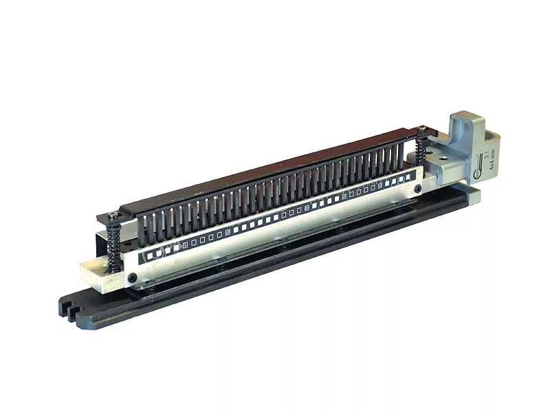 Topdrop – Výměnná raznice pro plastové hřbety s obdelníkokvými otvory 3 x 8 mm | Kancelářská technika od Topdrop.cz