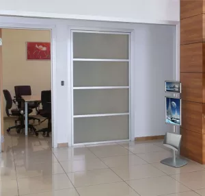 Topdrop – Hliníkový stojan pro upevnění dezinfekčního dávkovače nebo dózy s utěrkami. CLASSIC | Kancelářská technika od Topdrop.cz