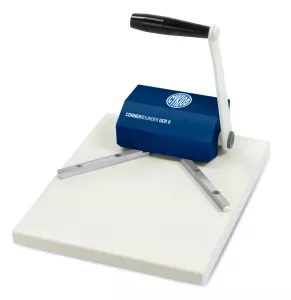 Manuální zaoblovač rohů.