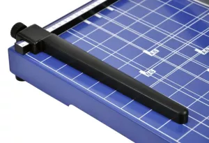 Topdrop – Výkonná páková řezačka KW-triO 13023 s délkou řezu 310 mm, ručním přítlakem s kovovým stolem. | Kancelářská technika od Topdrop.cz
