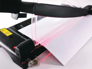 Topdrop – Páková řezačka s délkou řezu 315 mm a laserovým značením místa řezu. KW-TRIO | Kancelářská technika od Topdrop.cz