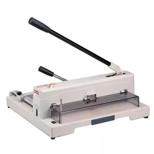 Stolní stohová řezačka s délkou řezu 370 mm a kapacitou 150 listů.