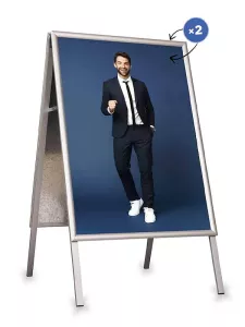 Reklamní A stojan s ostrými rohy a stříbrným rámem B2.