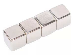 Sada 4 ks silných neodymových magnetů - 10 x 10 mm.