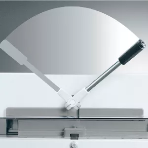 Topdrop – Pohodlná kancelářská řezačka s elektro-mechanickým pohonem nože, mechanický přítlak, automatické svorky a EASY-CUT - pro formáty až do A3. IDEAL | Kancelářská technika od Topdrop.cz