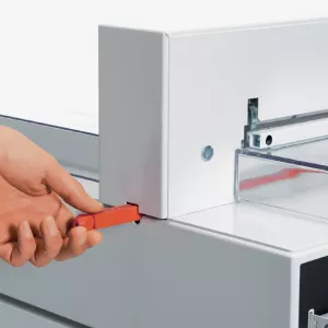 Topdrop – Pohodlná kancelářská řezačka s elektro-mechanickým pohonem nože, mechanický přítlak, automatické svorky a EASY-CUT - pro formáty až do A3. IDEAL | Kancelářská technika od Topdrop.cz