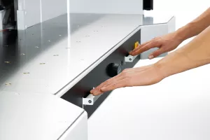 Topdrop – Elektrická stohová řezačka s hdraulickým lisem šíře 720 mm IDEAL | Kancelářská technika od Topdrop.cz
