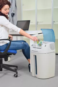 Topdrop – Osobní a stolní skartovačka se 3 funkcemi skartování a 2 sadami řezných nožů. KOBRA | Kancelářská technika od Topdrop.cz