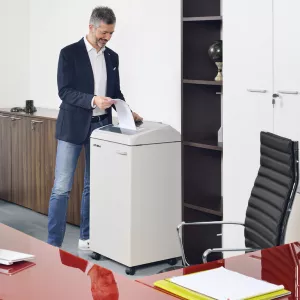 Topdrop – Profesionální skartovačka s dotykovou obrazovkou s vysokým zabezpečením pro středně velké a velké kanceláře. KOBRA | Kancelářská technika od Topdrop.cz