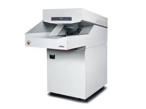 Průmyslový pásový skartovač s dotykovou obrazovkou.