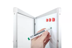 Topdrop – Interiérová vertikální vitrína ECO - výplň magnetický lakovaný plech 2x3 | Kancelářská technika od Topdrop.cz