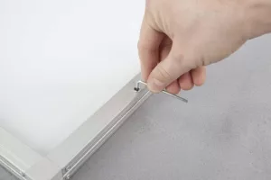 Topdrop – Interiérová vertikální vitrína ECO - výplň magnetický lakovaný plech 2x3 | Kancelářská technika od Topdrop.cz