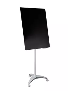 Mobilní flipchart se skleněnou popisosnou plochou.